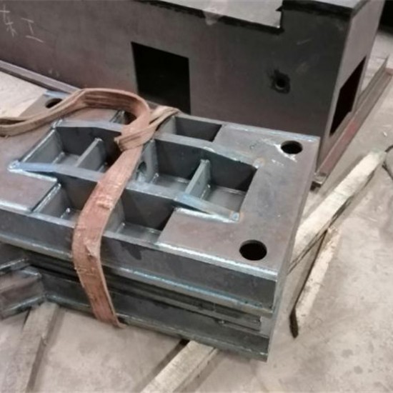 特大型打砂設備，對所有特大型金屬件表面打砂清除表面雜質(zhì)